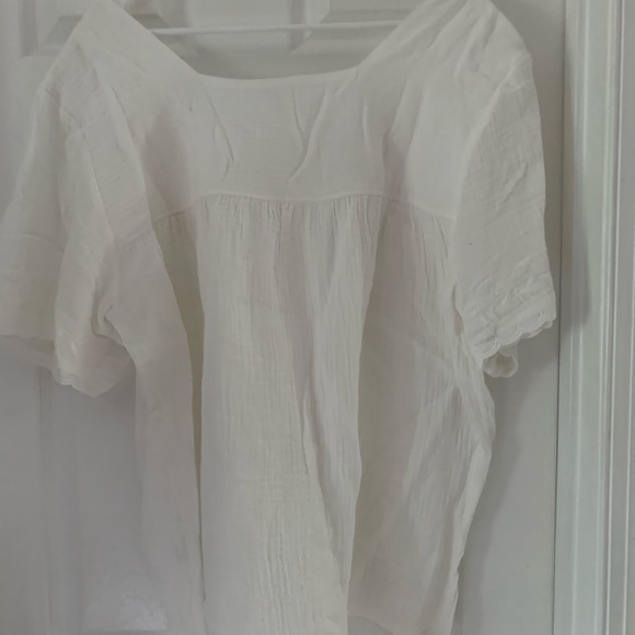 White blouse - Picture 3 of 3